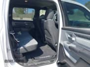 ✅ 2021 Ram 1500 Big Horn • VIN: 1C6SRFFTXMN567691 • Lot: 43115791. Wystawiony na IAAI z przebiegiem 104 406 mil. Bezpłatny archiwum sprzedaży aukcyjnych z USA i szczegółowy raport historii pojazdu na DreamBid. Zdjęcie 8.