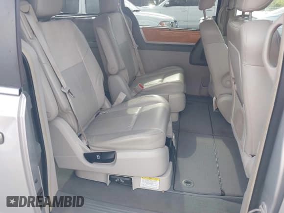 ✅ 2009 Chrysler Town & Country Limited • VIN: 2A8HR64X59R561518 • Lot: 41912572. Wystawiony na IAAI z przebiegiem 165 518 mil. Bezpłatny archiwum sprzedaży aukcyjnych z USA i szczegółowy raport historii pojazdu na DreamBid. Zdjęcie 8.