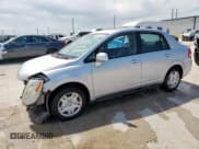 ✅ 2010 Nissan Versa S • VIN: 3N1BC1AP2AL391449 • Лот: 65731165. Опубликован ранее на Copart с пробегом 106 743 миль. Бесплатный доступ к архиву аукционных продаж из США и подробный отчёт об истории автомобиля на DreamBid. Изображение 1.