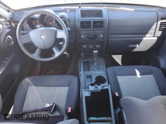 ✅ 2010 Dodge Nitro SE • VIN: 1D4PT2GK7AW112398 • Lot: 91642865. Wystawiony na Copart z przebiegiem 126 917 mil. Bezpłatny archiwum sprzedaży aukcyjnych z USA i szczegółowy raport historii pojazdu na DreamBid. Zdjęcie 8.