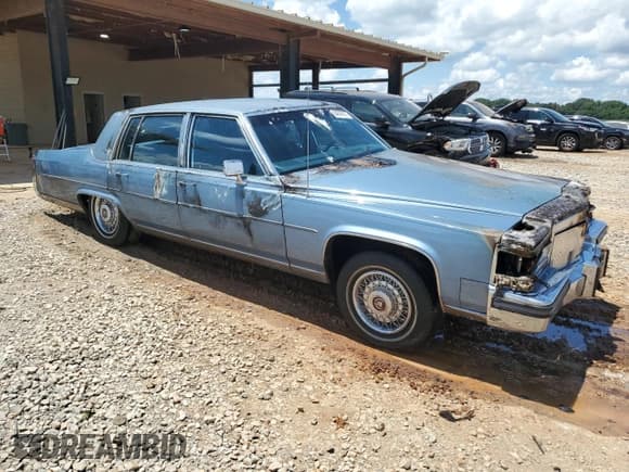 ✅ 1989 Cadillac Brougham • VIN: 1G6DW51Y8KR731293 • Lot: 64840885. Listed on Copart with 9,238 mi. Free auction sales archive from the USA and detailed vehicle history report at DreamBid. Image 4.