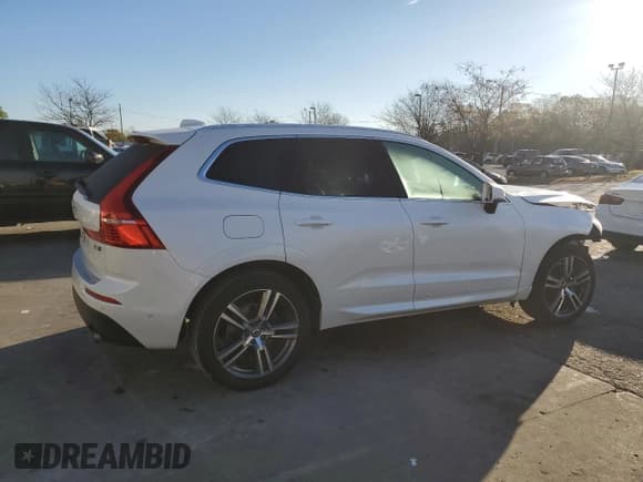 ✅ 2018 Volvo XC60 Momentum • VIN: LYV102RK0JB068923 • Lot: 90018685. Wystawiony na Copart z przebiegiem 67 853 mil. Bezpłatny archiwum sprzedaży aukcyjnych z USA i szczegółowy raport historii pojazdu na DreamBid. Zdjęcie 3.