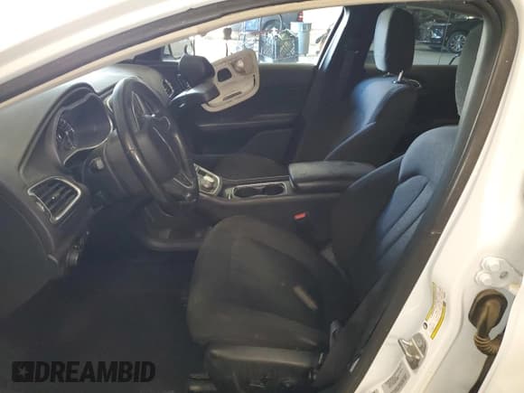 ✅ 2015 Chrysler 200 Limited • VIN: 1C3CCCAB9FN623641 • Lot: 86260195. Listed on Copart with 86,519 mi. Free auction sales archive from the USA and detailed vehicle history report at DreamBid. Image 7.