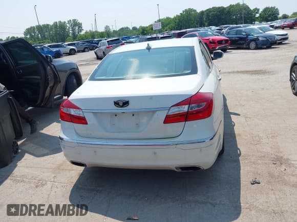 ✅ 2013 Hyundai Genesis 3.8L • VIN: KMHGC4DD2DU239750 • Lot: 42466933. Listed on IAAI with 105,159 mi. Free auction sales archive from the USA and detailed vehicle history report at DreamBid. Image 16.