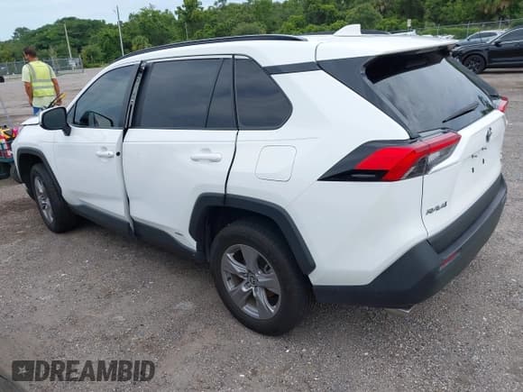 ✅ 2022 Toyota RAV4 Hybrid XLE • VIN: 4T3RWRFV4NU080211 • Lot: 42399810. Wystawiony na IAAI z przebiegiem 101 205 mil. Bezpłatny archiwum sprzedaży aukcyjnych z USA i szczegółowy raport historii pojazdu na DreamBid. Zdjęcie 3.