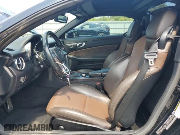 ✅ 2015 Mercedes-Benz SLK 250 • VIN: WDDPK4HA9FF104737 • Lot: 69103195. Wystawiony na Copart z przebiegiem 47 573 mil. Bezpłatny archiwum sprzedaży aukcyjnych z USA i szczegółowy raport historii pojazdu na DreamBid. Zdjęcie 7.