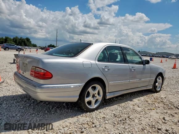 ✅ 2001 Mercedes-Benz E 320 • VIN: WDBJF70J21B298026 • Lot: 62411025. Wystawiony na Copart z przebiegiem 164 925 mil. Bezpłatny archiwum sprzedaży aukcyjnych z USA i szczegółowy raport historii pojazdu na DreamBid. Zdjęcie 3.