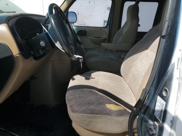 ✅ 2000 Dodge Passenger • VIN: 2B5WB35Z7YK159467 • Lot: 60663745. Listed on Copart with 137,882 mi. Free auction sales archive from the USA and detailed vehicle history report at DreamBid. Image 7.