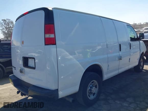 ✅ 2015 Chevrolet Express Cargo • VIN: 1GCWGFCF6F1246210 • Lot: 43363270. Listed on IAAI with 153,514 mi. Free auction sales archive from the USA and detailed vehicle history report at DreamBid. Image 4.