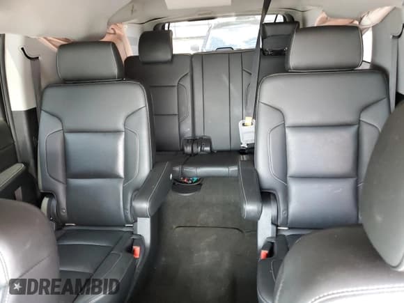 ✅ 2018 Chevrolet Suburban Premier • VIN: 1GNSCJKC3JR110302 • Лот: 69551615. Опубликован ранее на Copart с пробегом 181 416 миль. Бесплатный доступ к архиву аукционных продаж из США и подробный отчёт об истории автомобиля на DreamBid. Изображение 10.