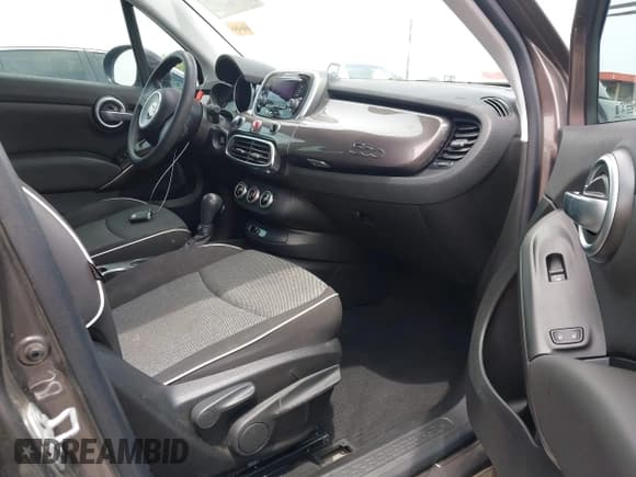 ✅ 2017 FIAT 500X Pop • VIN: ZFBCFXAB7HP553335 • Lot: 42249005. Wystawiony na IAAI z przebiegiem 76 790 mil. Bezpłatny archiwum sprzedaży aukcyjnych z USA i szczegółowy raport historii pojazdu na DreamBid. Zdjęcie 5.