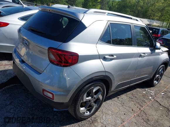✅ 2024 Hyundai Venue SEL • VIN: KMHRC8A30RU317543 • Lot: 41978170. Listed on IAAI with 10,372 mi. Free auction sales archive from the USA and detailed vehicle history report at DreamBid. Image 4.