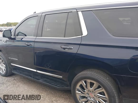 ✅ 2021 GMC Yukon SLT • VIN: 1GKS2BKD9MR444952 • Lot: 43493731. Wystawiony na IAAI z przebiegiem 58 868 mil. Bezpłatny archiwum sprzedaży aukcyjnych z USA i szczegółowy raport historii pojazdu na DreamBid. Zdjęcie 14.