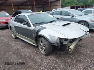 ✅ 2004 Ford Mustang Standard • VIN: 1FAFP40664F179090 • Lot: 42583704. Wystawiony na IAAI z przebiegiem Nie podano. Bezpłatny archiwum sprzedaży aukcyjnych z USA i szczegółowy raport historii pojazdu na DreamBid. Zdjęcie 1.