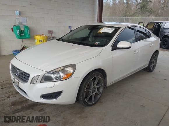 ✅ 2013 Volvo S60 T6 R-Design Platinum • VIN: YV1902FH2D1218127 • Lot: 41901029. Listed on IAAI with 97,741 mi. Free auction sales archive from the USA and detailed vehicle history report at DreamBid. Image 17.
