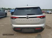 ✅ 2024 Nissan Pathfinder S • VIN: 5N1DR3AC2RC292792 • Lot: 67225005. Wystawiony na Copart z przebiegiem 10 449 mil. Bezpłatny archiwum sprzedaży aukcyjnych z USA i szczegółowy raport historii pojazdu na DreamBid. Zdjęcie 6.