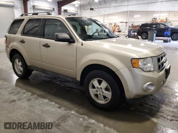 ✅ 2011 Ford Escape XLT • VIN: 1FMCU0D75BKA98339 • Lot: 82775135. Wystawiony na Copart z przebiegiem 56 912 mil. Bezpłatny archiwum sprzedaży aukcyjnych z USA i szczegółowy raport historii pojazdu na DreamBid. Zdjęcie 4.
