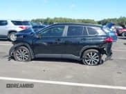 ✅ 2023 Toyota Corolla Cross XLE • VIN: 7MUEAAAGXPV065844 • Лот: 43357622. Опубликован ранее на IAAI с пробегом 43 099 миль. Бесплатный доступ к архиву аукционных продаж из США и подробный отчёт об истории автомобиля на DreamBid. Изображение 13.