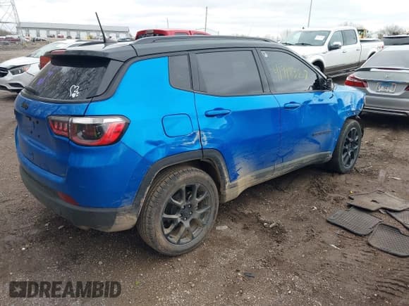 ✅ 2022 Jeep Compass Latitude • VIN: 3C4NJCBB9NT172153 • Lot: 41918327. Listed on IAAI with 95,504 mi. Free auction sales archive from the USA and detailed vehicle history report at DreamBid. Image 4.