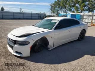 2019 Dodge Charger SXT z VIN 2C3CDXBG5KH580868, wystawiony jako Copart lot #85667395 z przebiegiem 55 493 mil mil oraz Czysty tytuł • Clean title. Historia ofert i sprzedaży dostępna na DreamBid. Obrazek 1.