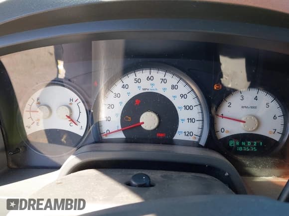 ✅ 2005 Dodge Dakota ST • VIN: 1D7HE28K45S157490 • Lot: 41778765. Wystawiony na IAAI z przebiegiem 187 575 mil. Bezpłatny archiwum sprzedaży aukcyjnych z USA i szczegółowy raport historii pojazdu na DreamBid. Zdjęcie 7.