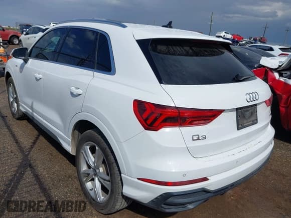 ✅ 2020 Audi Q3 S line Premium • VIN: WA1DECF3XL1088814 • Lot: 43384944. Wystawiony na IAAI z przebiegiem 85 429 mil. Bezpłatny archiwum sprzedaży aukcyjnych z USA i szczegółowy raport historii pojazdu na DreamBid. Zdjęcie 3.