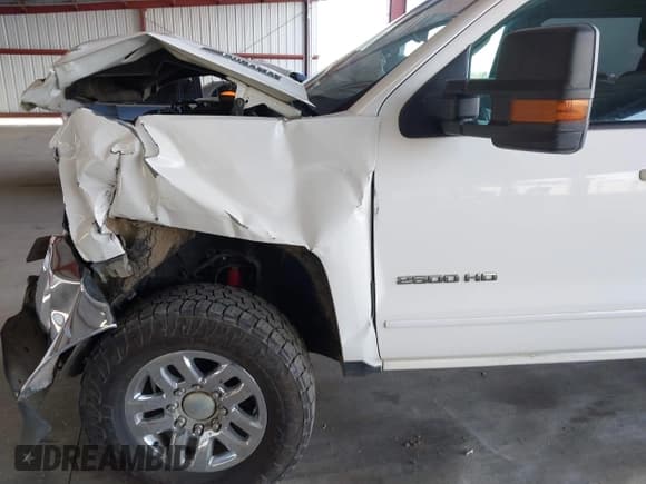 ✅ 2016 Chevrolet Silverado 2500HD LT • VIN: 1GC1KVE88GF247168 • Лот: 40907712. Опубликован ранее на IAAI с пробегом Не указан. Бесплатный доступ к архиву аукционных продаж из США и подробный отчёт об истории автомобиля на DreamBid. Изображение 17.