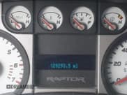 ✅ 2010 Ford F-150 SVT Raptor • VIN: 1FTEX1E68AFB73526 • Lot: 43588634. Wystawiony na IAAI z przebiegiem 129 293 mil. Bezpłatny archiwum sprzedaży aukcyjnych z USA i szczegółowy raport historii pojazdu na DreamBid. Zdjęcie 16.