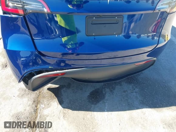 ✅ 2023 Tesla Model Y Long Range • VIN: 7SAYGDEE6PA162351 • Lot: 43515048. Listed on IAAI with 24,605 mi. Free auction sales archive from the USA and detailed vehicle history report at DreamBid. Image 19.