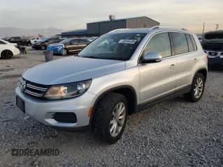 ✅ 2017 Volkswagen Tiguan Wolfsburg Edition • VIN: WVGSV7AX2HK013181 • Лот: 92036495. Опубликован ранее на Copart с пробегом 130 239 миль. Бесплатный доступ к архиву аукционных продаж из США и подробный отчёт об истории автомобиля на DreamBid. Изображение 1.