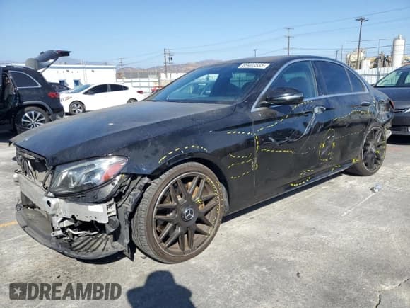 ✅ 2018 Mercedes-Benz E 300 • VIN: WDDZF4JB1JA318109 • Lot: 69402835. Wystawiony na Copart z przebiegiem 256 161 mil. Bezpłatny archiwum sprzedaży aukcyjnych z USA i szczegółowy raport historii pojazdu na DreamBid. Zdjęcie 1.