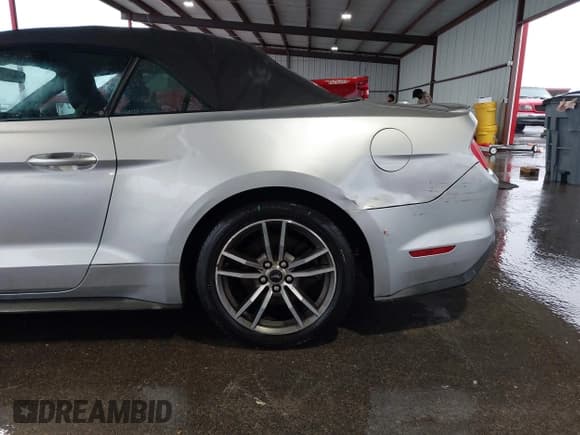 ✅ 2017 Ford Mustang EcoBoost Premium • VIN: 1FATP8UH3H5287216 • Лот: 43290436. Опубликован ранее на IAAI с пробегом 122 263 миль. Бесплатный доступ к архиву аукционных продаж из США и подробный отчёт об истории автомобиля на DreamBid. Изображение 17.