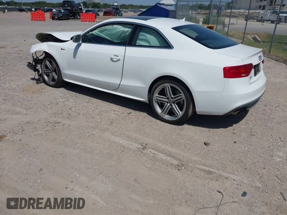 ✅ 2013 Audi S5 Premium Plus • VIN: WAUCGAFR4DA001735 • Лот: 42863557. Опубликован ранее на IAAI с пробегом 131 434 миль. Бесплатный доступ к архиву аукционных продаж из США и подробный отчёт об истории автомобиля на DreamBid. Изображение 3.