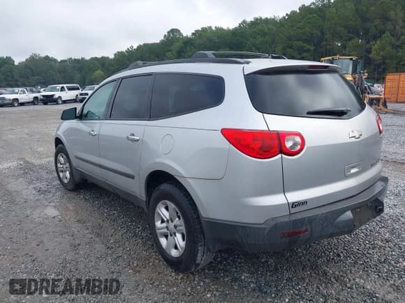 ✅ 2012 Chevrolet Traverse LS • VIN: 1GNKRFED3CJ190346 • Lot: 43325034. Wystawiony na IAAI z przebiegiem 227 731 mil. Bezpłatny archiwum sprzedaży aukcyjnych z USA i szczegółowy raport historii pojazdu na DreamBid. Zdjęcie 3.