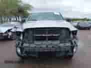 2018 Ram 1500 Tradesman z VIN 1C6RR6FG0JS280326, wystawiony jako IAAI lot #43422781 z przebiegiem 89 435 mil mil oraz . Historia ofert i sprzedaży dostępna na DreamBid. Obrazek 13.