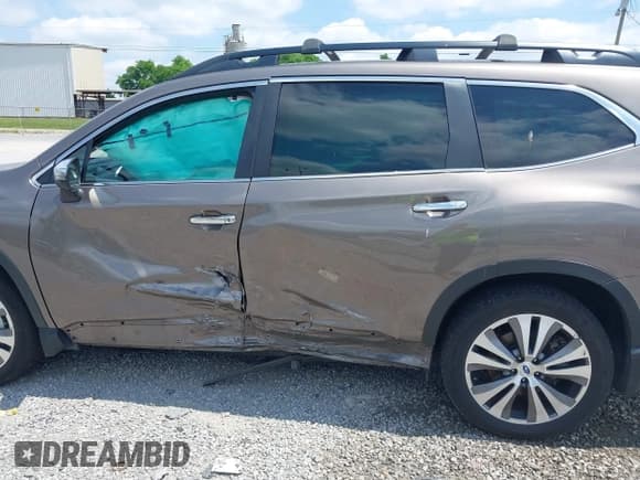 ✅ 2022 Subaru Ascent Touring • VIN: 4S4WMARD1N3409507 • Lot: 42108549. Listed on IAAI with 61,928 mi. Free auction sales archive from the USA and detailed vehicle history report at DreamBid. Image 14.
