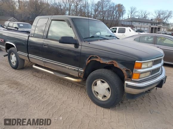 ✅ 1996 Chevrolet Silverado 1500 • VIN: 1GCEK19R6TE159264 • Лот: 43735506. Опубликован ранее на IAAI с пробегом 273 073 миль. Бесплатный доступ к архиву аукционных продаж из США и подробный отчёт об истории автомобиля на DreamBid. Изображение 1.