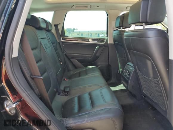 ✅ 2013 Volkswagen Touareg Lux • VIN: WVGEF9BP0DD001565 • Lot: 63070845. Listed on Copart with 123,788 mi. Free auction sales archive from the USA and detailed vehicle history report at DreamBid. Image 11.