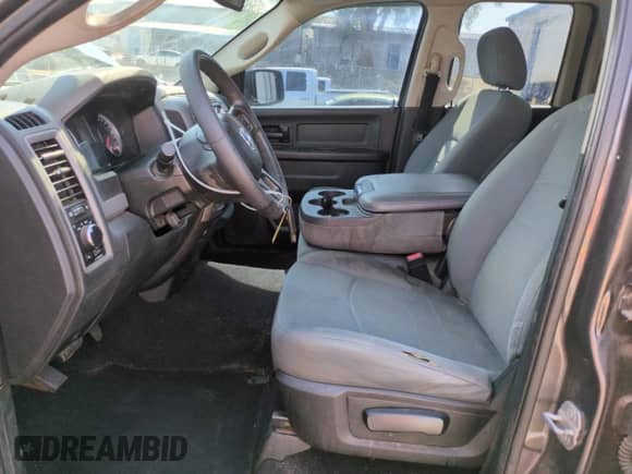 2018 Ram 1500 Tradesman z VIN 1C6RR6FG4JS350779, wystawiony jako Copart lot #68712325 z przebiegiem 140 180 mil mil oraz Szkoda całkowita • Salvage title. Historia ofert i sprzedaży dostępna na DreamBid. Obrazek 7.