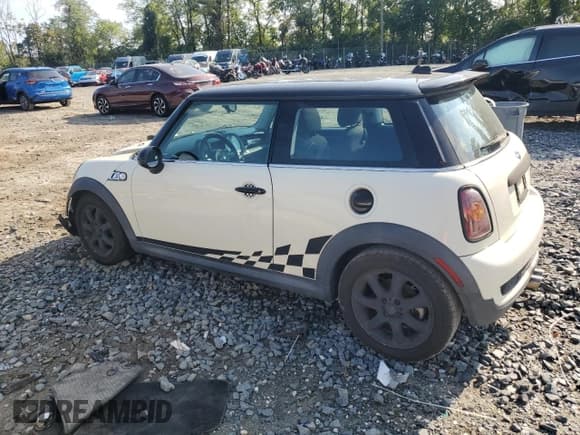 ✅ 2010 MINI Hardtop S • VIN: WMWMF7C56ATZ71095 • Lot: 81569115. Wystawiony na Copart z przebiegiem 121 345 mil. Bezpłatny archiwum sprzedaży aukcyjnych z USA i szczegółowy raport historii pojazdu na DreamBid. Zdjęcie 2.