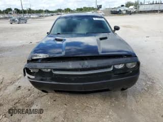 ✅ 2009 Dodge Challenger SE • VIN: 2B3LJ44VX9H560674 • Lot: 87184845. Wystawiony na Copart z przebiegiem 203 300 mil. Bezpłatny archiwum sprzedaży aukcyjnych z USA i szczegółowy raport historii pojazdu na DreamBid. Zdjęcie 5.