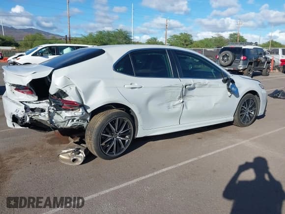 ✅ 2024 Toyota Camry SE • VIN: 4T1T11AK6RU258931 • Lot: 43596156. Wystawiony na IAAI z przebiegiem 26 435 mil. Bezpłatny archiwum sprzedaży aukcyjnych z USA i szczegółowy raport historii pojazdu na DreamBid. Zdjęcie 4.