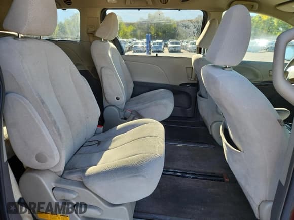 ✅ 2014 Toyota Sienna LE • VIN: 5TDJK3DC4ES073509 • Lot: 84785665. Listed on Copart with 204,196 mi. Free auction sales archive from the USA and detailed vehicle history report at DreamBid. Image 10.