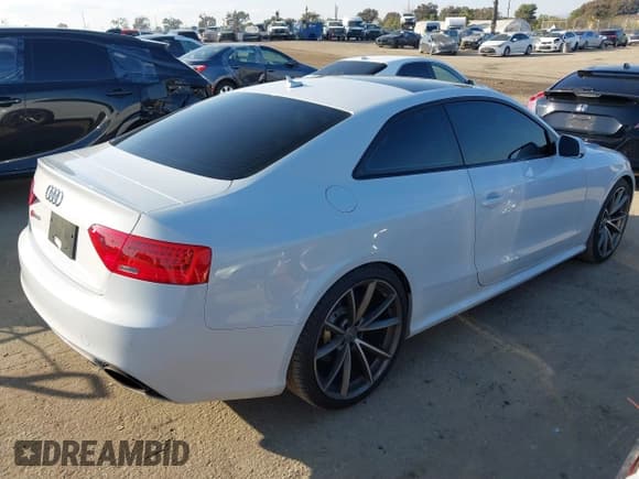 ✅ 2015 Audi RS 5 • VIN: WUAC6AFR6FA901158 • Lot: 41534905. Listed on IAAI with 35,921 mi. Free auction sales archive from the USA and detailed vehicle history report at DreamBid. Image 4.