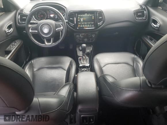 ✅ 2018 Jeep Compass Limited • VIN: 3C4NJDCB8JT143869 • Лот: 82310405. Опубликован ранее на Copart с пробегом 85 078 миль. Бесплатный доступ к архиву аукционных продаж из США и подробный отчёт об истории автомобиля на DreamBid. Изображение 8.