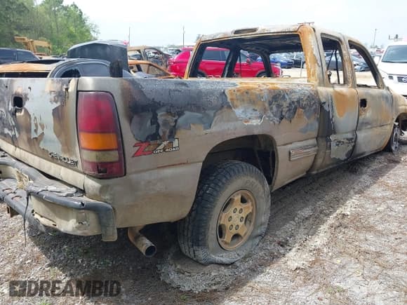 ✅ 2001 Chevrolet Silverado 1500 • VIN: 2GCEK19V011375106 • Лот: 41899926. Опубликован ранее на IAAI с пробегом Не указан. Бесплатный доступ к архиву аукционных продаж из США и подробный отчёт об истории автомобиля на DreamBid. Изображение 4.