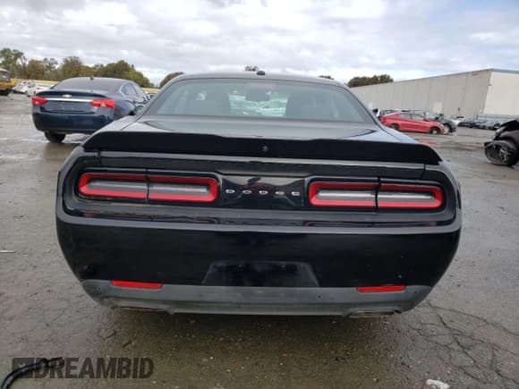 ✅ 2022 Dodge Challenger R/T • VIN: 2C3CDZBT4NH122283 • Lot: 45410993. Wystawiony na Copart z przebiegiem 25 799 mil. Bezpłatny archiwum sprzedaży aukcyjnych z USA i szczegółowy raport historii pojazdu na DreamBid. Zdjęcie 6.