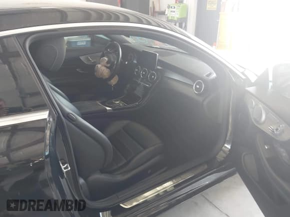 ✅ 2017 Mercedes-Benz C 300 • VIN: WDDWJ4JB6HF357941 • Lot: 42859210. Wystawiony na IAAI z przebiegiem 36 529 mil. Bezpłatny archiwum sprzedaży aukcyjnych z USA i szczegółowy raport historii pojazdu na DreamBid. Zdjęcie 5.