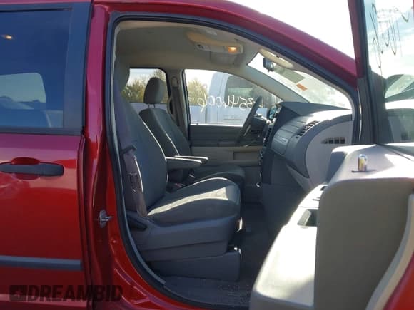 ✅ 2008 Dodge Grand Caravan SE • VIN: 2D8HN44H48R123444 • Lot: 43546006. Wystawiony na IAAI z przebiegiem 143 868 mil. Bezpłatny archiwum sprzedaży aukcyjnych z USA i szczegółowy raport historii pojazdu na DreamBid. Zdjęcie 5.