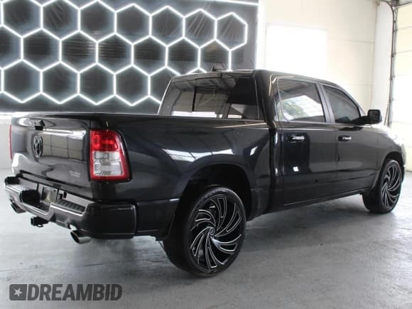 ✅ 2019 Ram 1500 Big Horn • VIN: 1C6SRFFT3KN780768 • Лот: 61041775. Опубликован ранее на Copart с пробегом 93 415 миль. Бесплатный доступ к архиву аукционных продаж из США и подробный отчёт об истории автомобиля на DreamBid. Изображение 3.